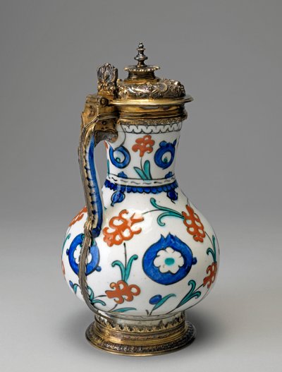 Frittenware Krug, Osmanische Periode (glasierte Keramik mit vergoldetem Silber) von Islamic School