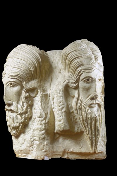 Fragment einer Büste mit drei Köpfen, die die Dreifaltigkeit darstellen, aus der Kirche der Verkündigung in Nazareth von Israeli School