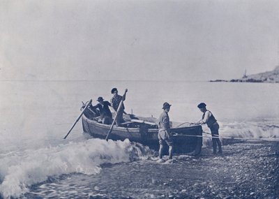 Italien: Bordighera, Fischer kehren in den Hafen zurück von Italian Photographer