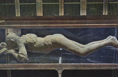 Gipsabdruck eines Körpers aus Pompeji (Farbfoto) von Italian Photographer