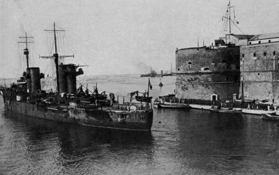 Taranto, Die S Marco verlässt den kleinen See von Italian Photographer