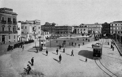 Taranto, Piazza Castello, Eingang zur Drehbrücke (s/w Foto) von Italian Photographer