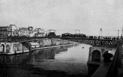 Taranto, Geschlossene Drehbrücke und Altstadt von Italian Photographer