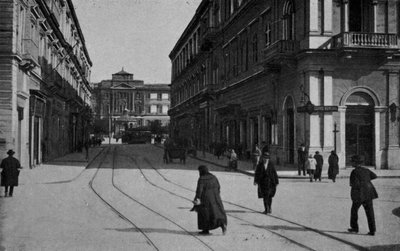 Taranto, Via Archita, Palazzo degli Uffici (s/w Foto) von Italian Photographer