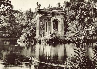 Tempel am See der Villa Borghese von Italian Photographer