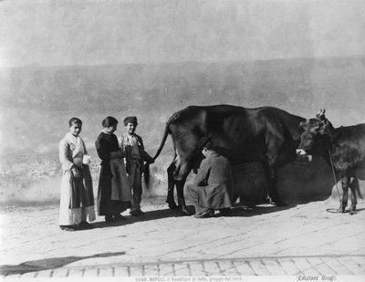 Eine Milchverkäuferin, aus dem Leben in Neapel von Italian Photographer Italian Photographer
