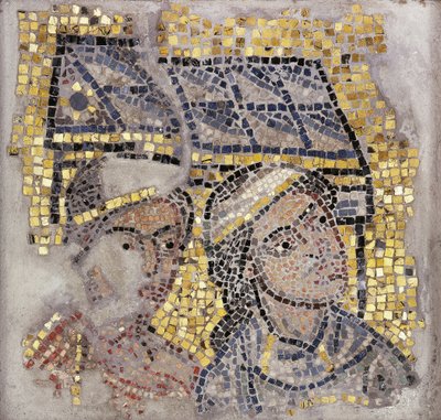Mosaiktafel mit zwei Köpfen und einem Gebäude im Hintergrund von Italian School