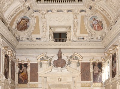 Musen, Jahreszeiten, Karyatiden und die Büste von Minerva oder Mars von Italian School