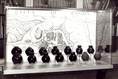 Venezianische Bomben und eine Karte der Stadt Kreta von Italian School
