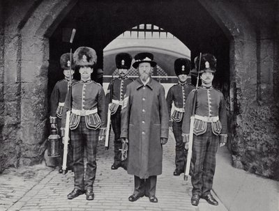 Verriegelung der Turmtore, Wer kommt da? von J. Benjamin Stone
