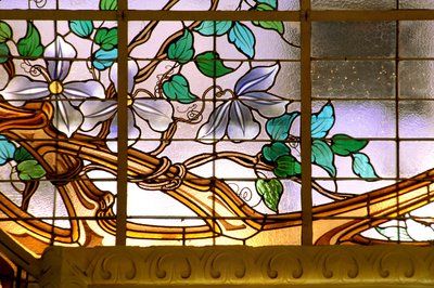 Nancy (Abteilung 54), Jugendstil, „La verriere aux Clematites“ (1901) - Detail, Glasfenster von Jacques Gruber (1870-1936), bei Credit Lyonnais, rue St Georges von Jacques Gruber