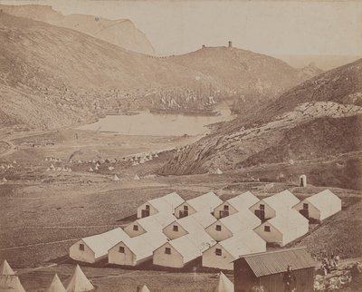 Lager mit Balaklawa-Hafen in der Ferne von James Robertson