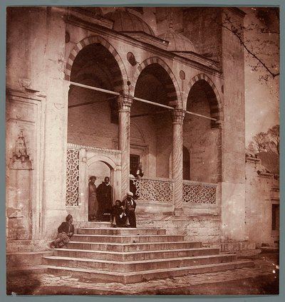 „Portikus der Süleymaniye“ [Istanbul. Portikus der Süleymaniye-Moschee] von James Robertson