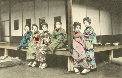 Gruppe japanischer Frauen, wahrscheinlich Geishas von Japanese Photographer