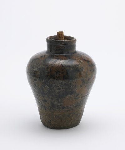 Teedose in Krugform, verwendet als Flasche für Bonbonpellets, Aichi-Präfektur, Edo-Zeit von Japanese School