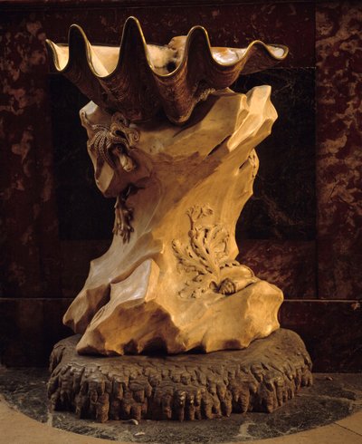 Weihwasserbecken in Form einer Muschel auf einem Felsen von Jean Baptiste Pigalle
