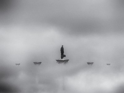 Einsamer Reisender im Nebel von Jeffrey Hummel
