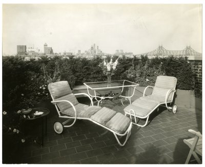 Frau Alice Woodward Rhinehardt, 400 E 52 St, New York, USA, ca. 1905-40 von Jessie Tarbox Beals