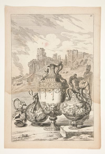 Vier Vasen, eine zerbrochene Vase, ein zerbrochener Kerzenhalter und eine Herm in einer Landschaft mit klassischen Ruinen von Joachim von Sandrart