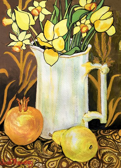 Tulpen und Narzissen in einem weißen Krug, mit Textilien, Granatapfel und Birne von Joan Thewsey