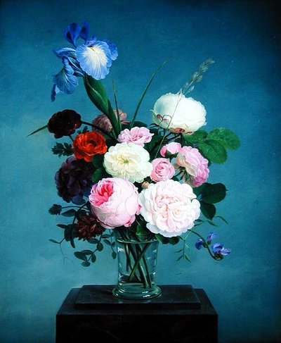 Rosen und eine Iris in einer Glasvase auf einem Marmorsockel von Johannes Ludwig Camradt