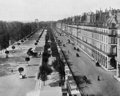 Rivoli-Straße in Paris, links: Tuileriengarten, im Hintergrund: Triumphbogen, ca. 1900 von John Lawson Stoddard