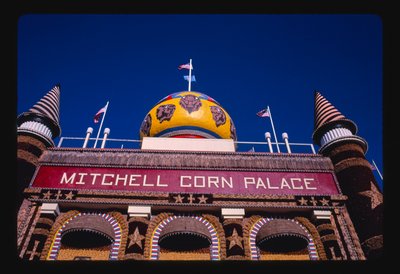 Corn Palace, niedrige Ansicht, Mitchell, South Dakota, USA von John Margolies