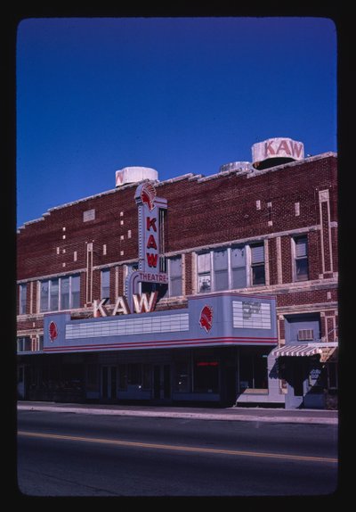 Kaw Theater, Washington Street, Junction City, Kansas, USA von John Margolies