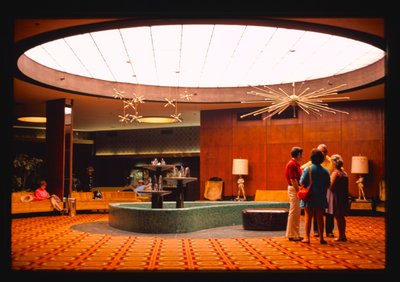 Nevele Hotel Lobby, Wawarsing, New York, USA von John Margolies