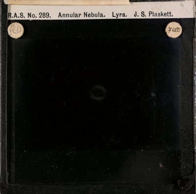 Astronomische Glasplattenaufnahme des Ringnebels in der Leier von John Stanley Plaskett