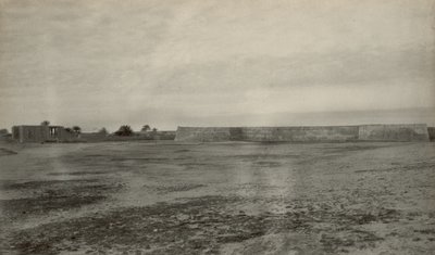 Fort, vermutlich Fort Mosselstein der VOC bei Band-e Charak nahe Bandar-e Lengeh im Iran von John Thomson