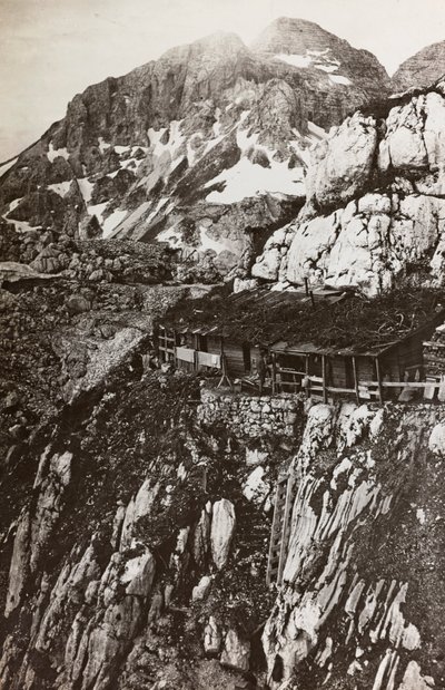 Album "Meine Weltkriegs-Erinnerungen Südwestfront (Kärnten, Italien, Südtirol) 31/03/1915-12/11/1918 - Josef Zohles Wien": Militärlager in den Bergen (s/w Foto) von Josef Zohles