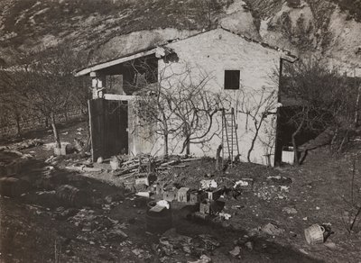 Album "Meine Weltkriegs-Erinnerungen Südwestfront (Kärnten, Italien, Südtirol) 31.03.1915-12.11.1918 - Josef Zohles Wien": Haus (s/w Foto) von Josef Zohles