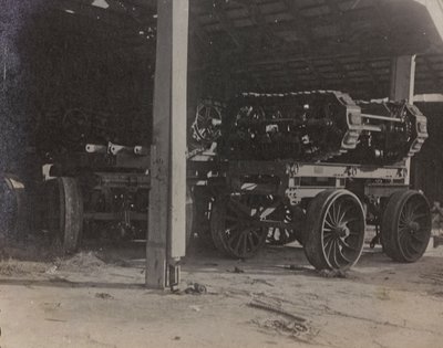 Album "Meine Weltkriegs-Erinnerungen Südwestfront (Kärnten, Italien, Südtirol) 31.03.1915-12.11.1918 - Josef Zohles Wien": Garage in Tolmezzo (s/w Foto) von Josef Zohles