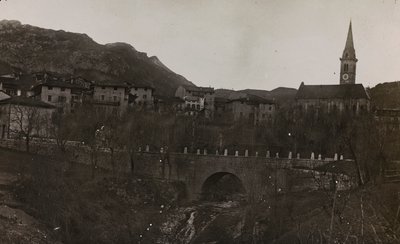 Album "Meine Weltkriegs-Erinnerungen Südwestfront (Kärnten, Italien, Südtirol) 31/03/1915-12/11/1918 - Josef Zohles Wien": Blick auf ein Dorf in Carnia von Josef Zohles