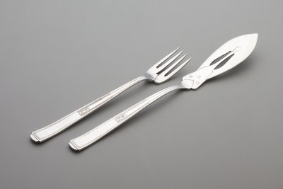 Zwei Stücke des Bestecks 