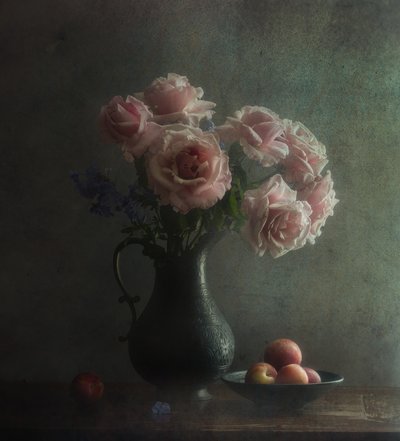 Stimmungsvolle Rosa Rosen und Pfirsiche von Judy Tseng