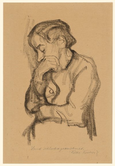 Halbfigur einer Frau mit der rechten Hand den Mund bedeckend von Käthe Kollwitz