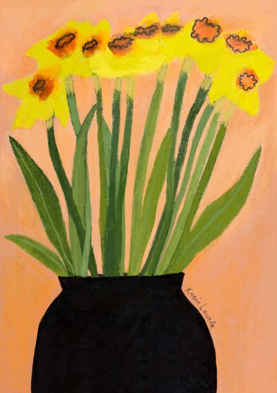 Gelbe Narzissen in schwarzer Vase von Karin Lauria