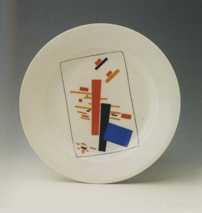 Teller mit suprematistischer Dekoration von Kazimir Severinovich Malevich