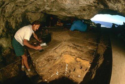 Eiszeitmenschen; Blombos-Höhle; Chris Henshilwood; 90.000 BP; Südafrika; Moderne Menschen von Kenneth Garrett