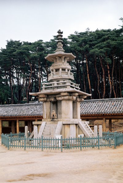 Tabo-tap (Pagode von Prabhutaratna), Teil des Pulkuk-sa Tempelkomplexes, erstmals errichtet 528, erweitert 751 und nach einem Brand 1612-59 wiederaufgebaut von Korean School