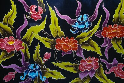 Sarongstoff mit Blumenmotiven, Insel Moorea, Gesellschaftsinseln, Französisch-Polynesien (Überseegebiet der Französischen Republik) (Detail) von Amadeo (after) Modigliani