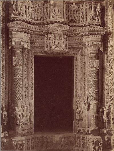 Innere Türöffnung Sas Bahu Tempel, Gwalior von Lala Deen Dayal