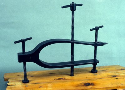 Sfondacarene, ein Werkzeug zum Brechen des Rumpfes eines feindlichen Schiffes. Modell nach der Zeichnung von Leonardo da Vinci. Wissenschafts- und Technikmuseum, Mailand von Leonardo da (after) Vinci
