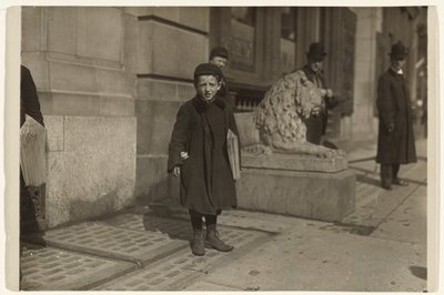 Zeitungsjunge von Lewis W. Hine