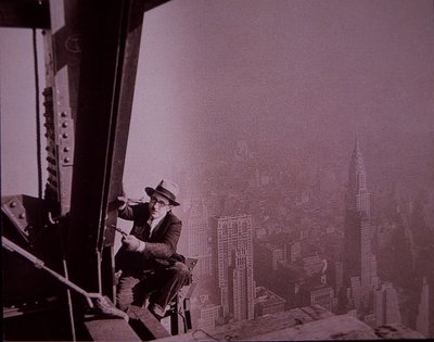Empire State Building im Bau, ein Inspektor überprüft die Arbeiten von Lewis Wickes Hine