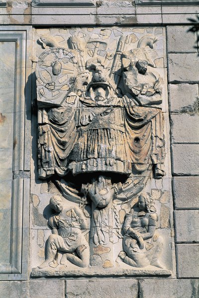 Nahaufnahme von Skulpturen an einer Wand, Trophee Des Alpes, La Turbie, Provence-Alpes-Cote D