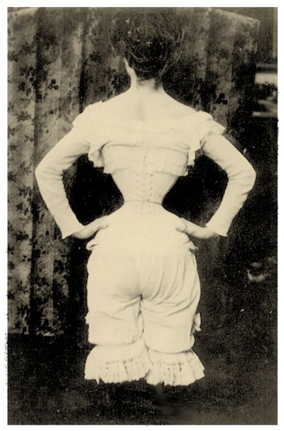 Frau trägt ein Korsett um 1865 (Foto) von Unbekannt Unbekannt