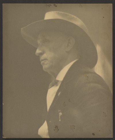 [Porträt eines Mannes mit Stetson] von Louis Fleckenstein